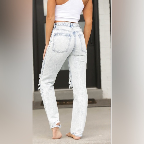 KanCan Highrise Light wash 90’s Boyfriend Jeans. Size 24” - Picture 2 of 6